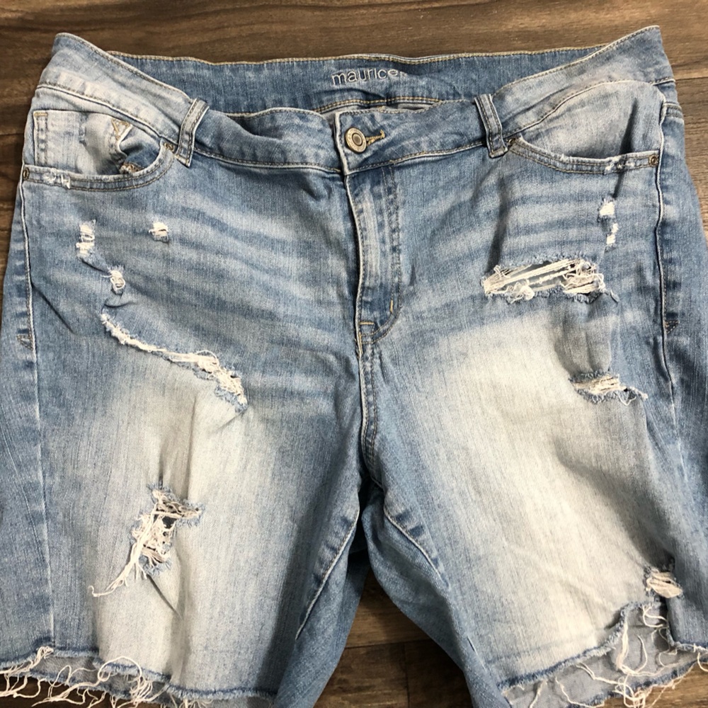 Women’s‎ Maurice brand shorts size 18